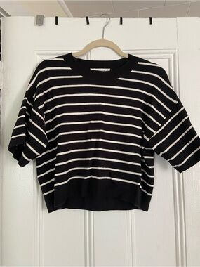 Abercrombie & Fitch Black and White Striped Crewneck Sweater